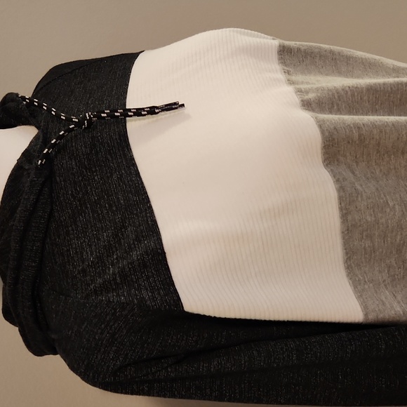 Colorblock Hoodie - Picture 2 of 5